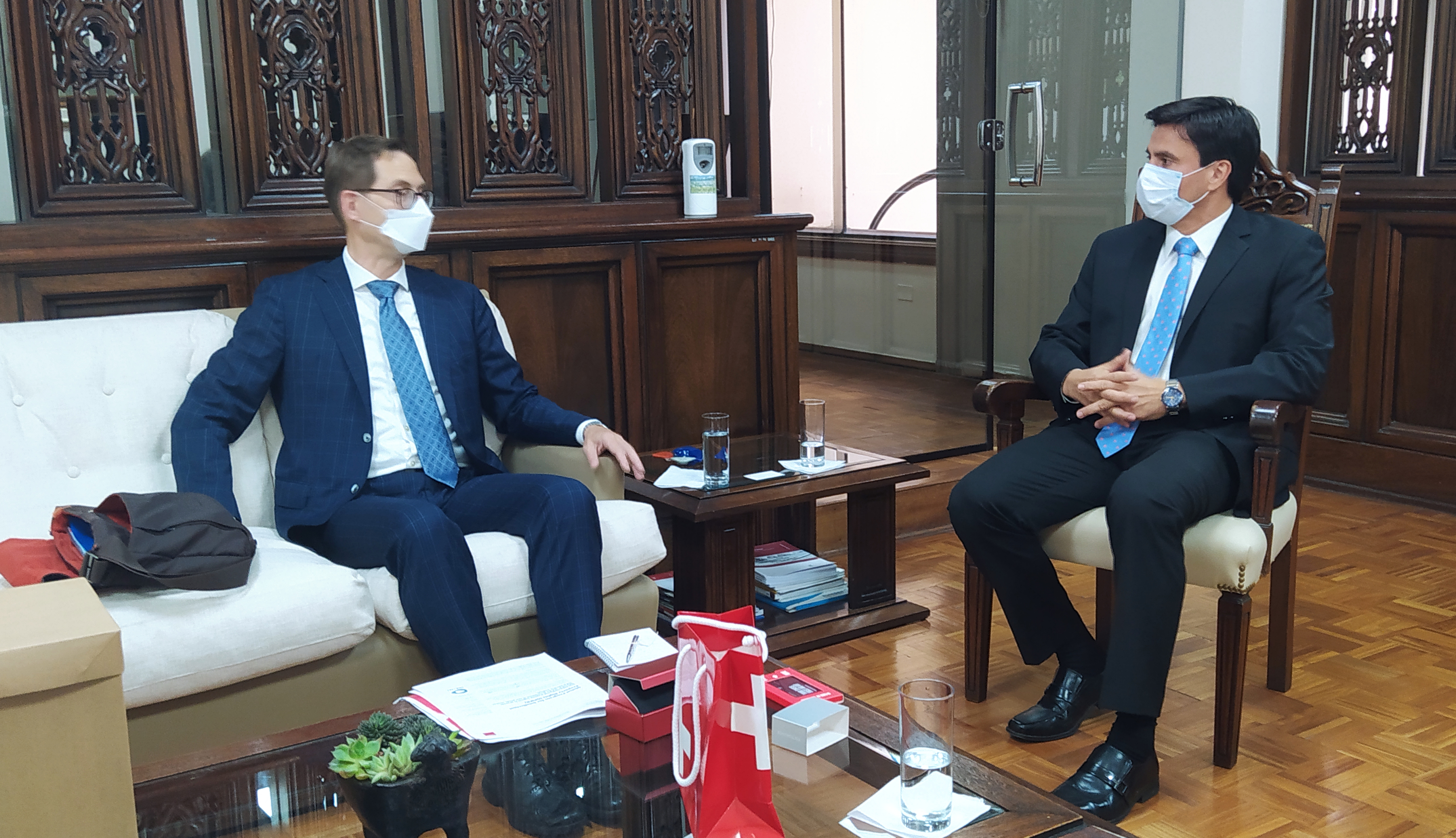 Visita del embajador suizo a la DINAPI apunta a consolidar cooperación internacional en Derechos de Propiedad Intelectual