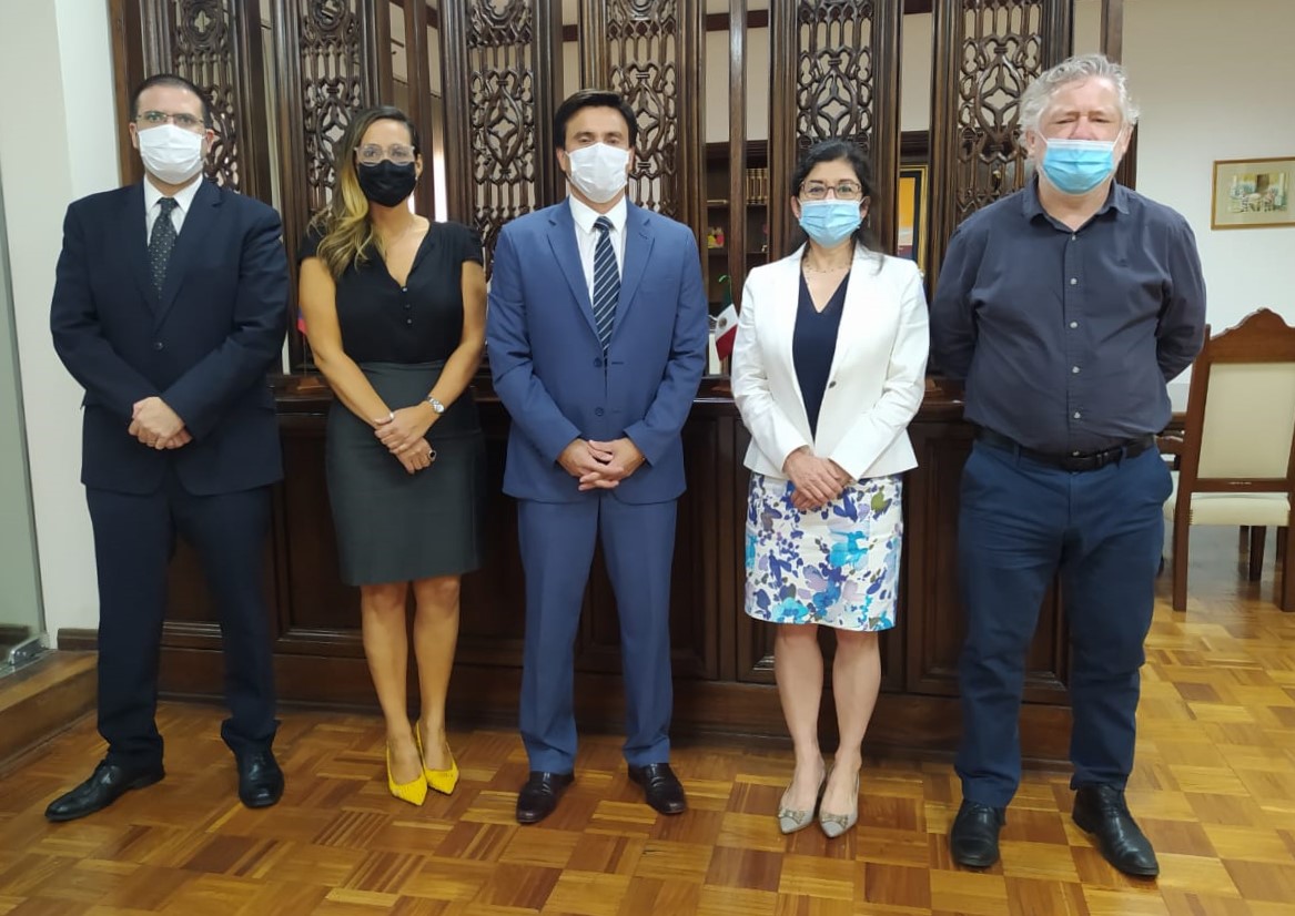 Nueva representante del BID en Paraguay visitó oficinas de la DINAPI