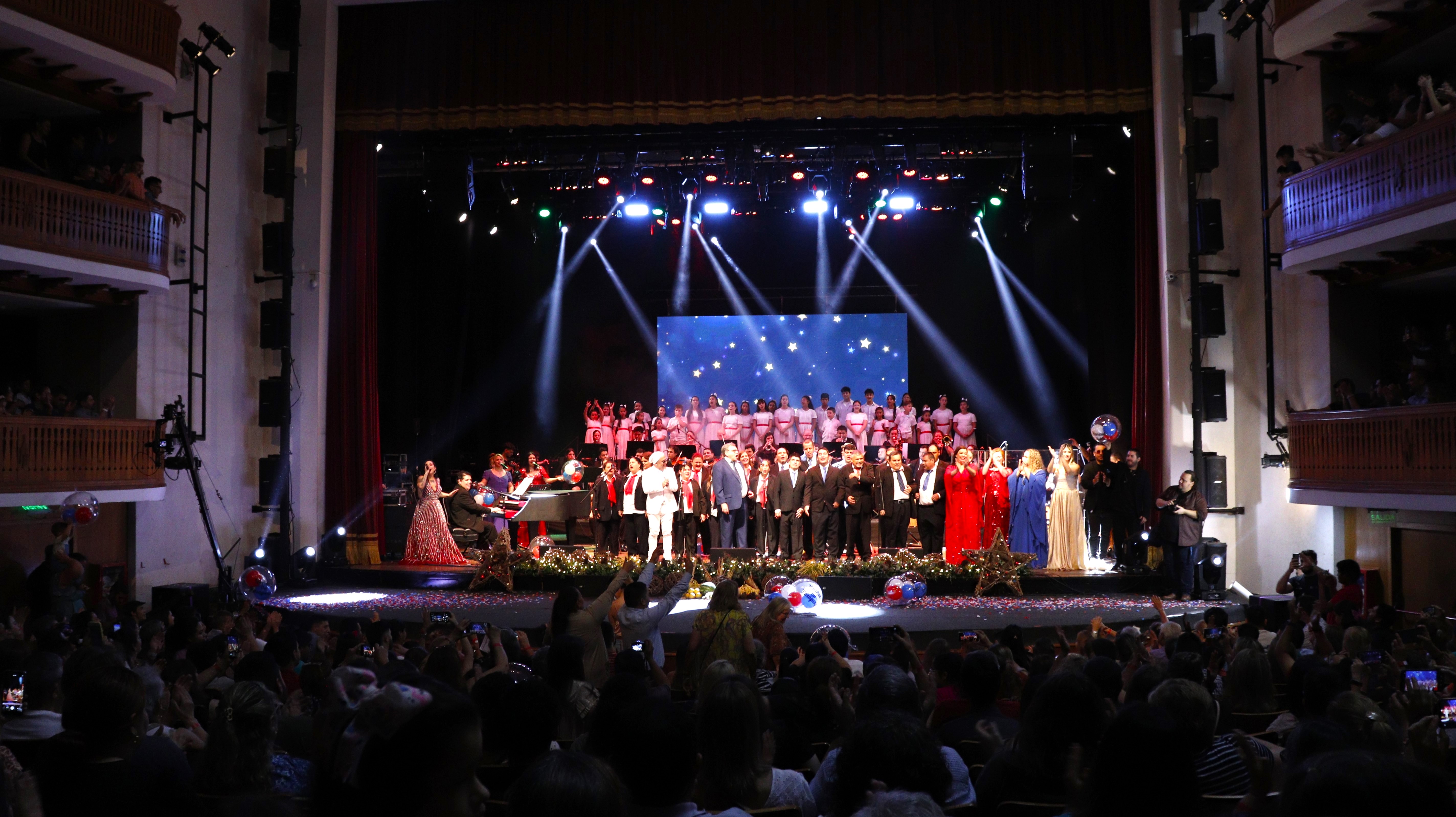 “Navidad del Paraguay” contagió de espíritu navideño al gran público presente en el Teatro Municipal