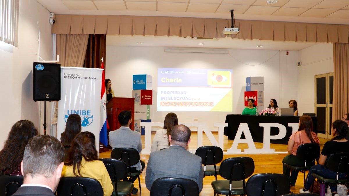 Estudiantes Diseño Gráfico recibieron capacitación sobre Propiedad Intelectual