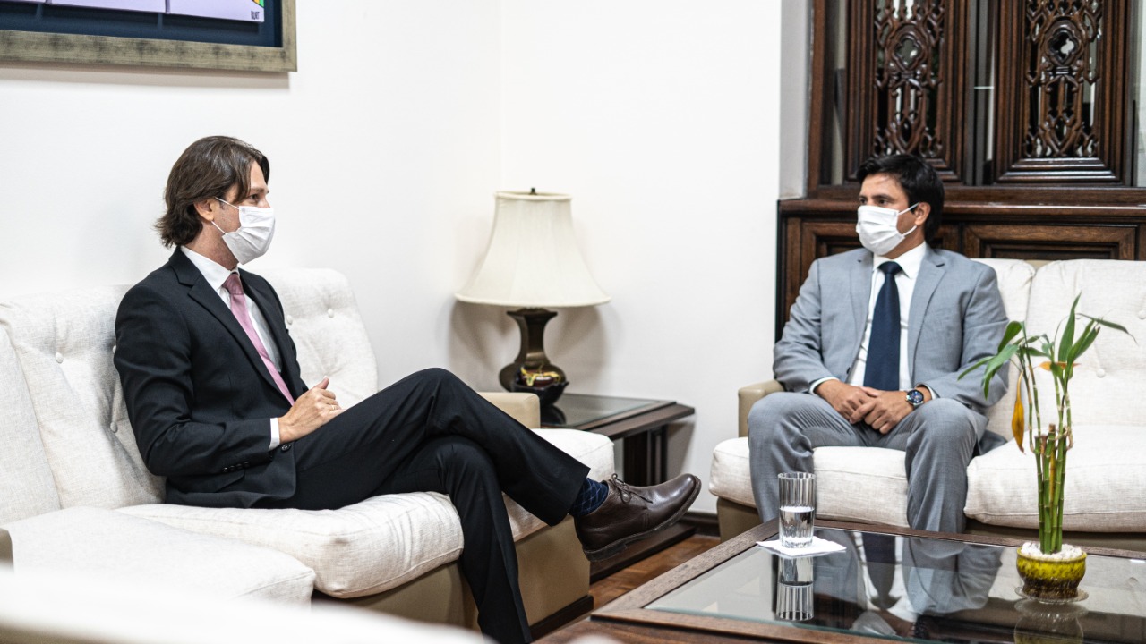 Nuevo presidente de APA realiza visita protocolar a la DINAPI