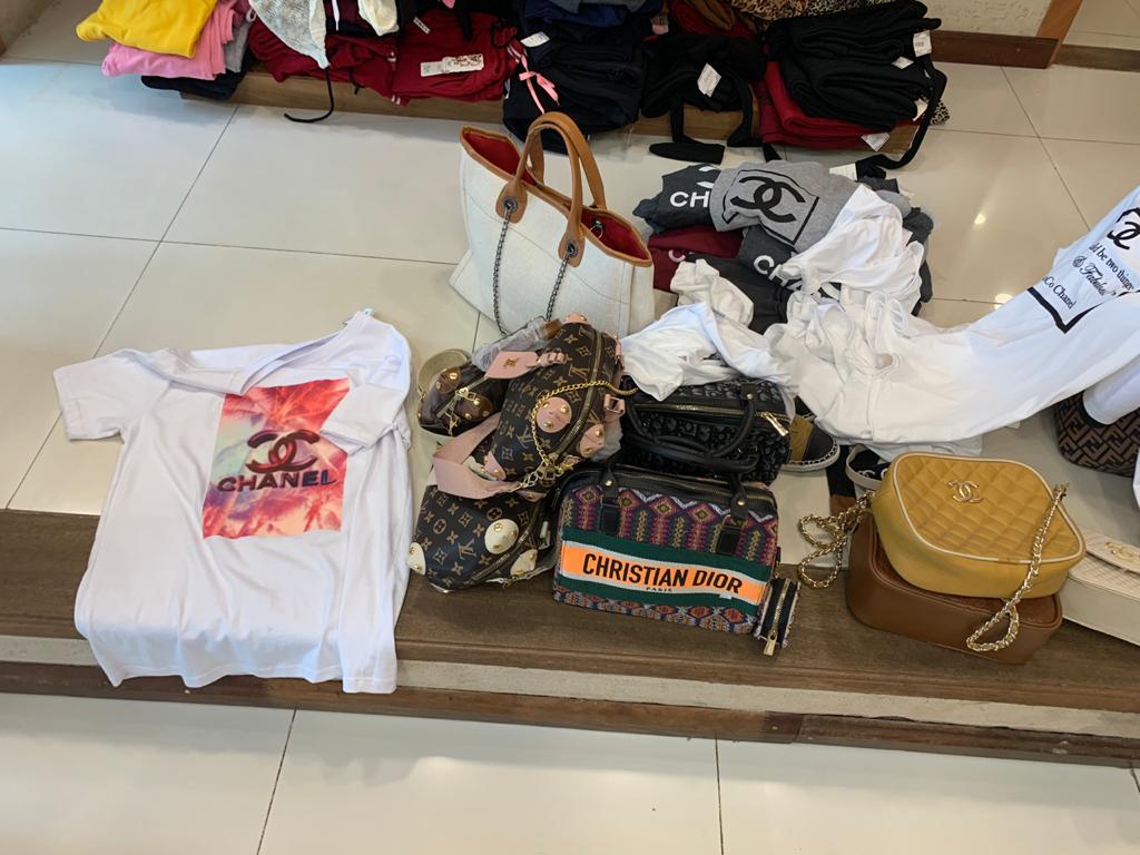 DINAPI incauta prendas de vestir y accesorios presumiblemente falsificados