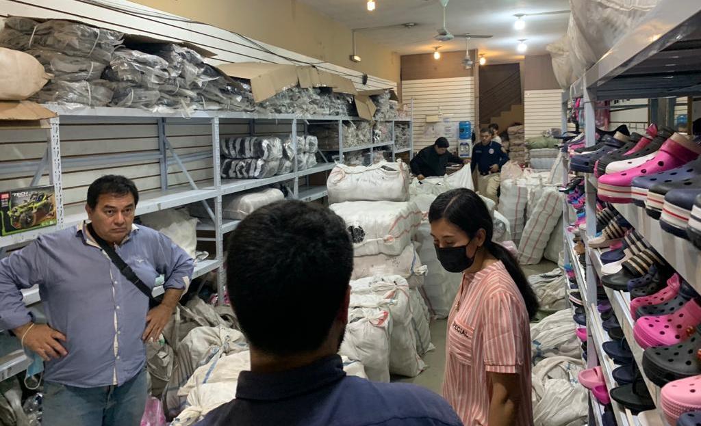 En zona del Mercado 4 se incautaron calzados presumiblemente falsificados.