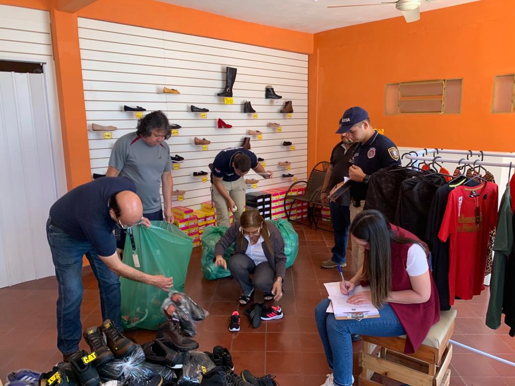 Una tienda de Villa Elisa fue allanada en un operativo conjunto antifalsificación