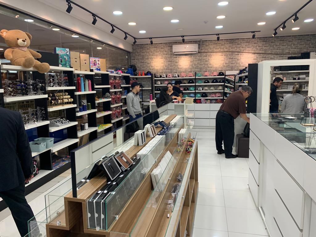 En Ciudad del Este se incautaron accesorios de alta gama presumiblemente falsificados