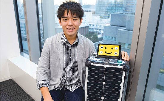 Joven patentó un robot que captura carbono