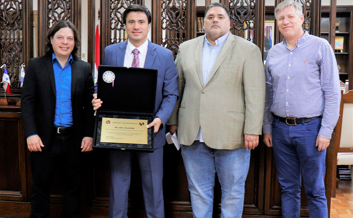 Marca internacional reconoce a DINAPI por lucha contra piratería y falsificación