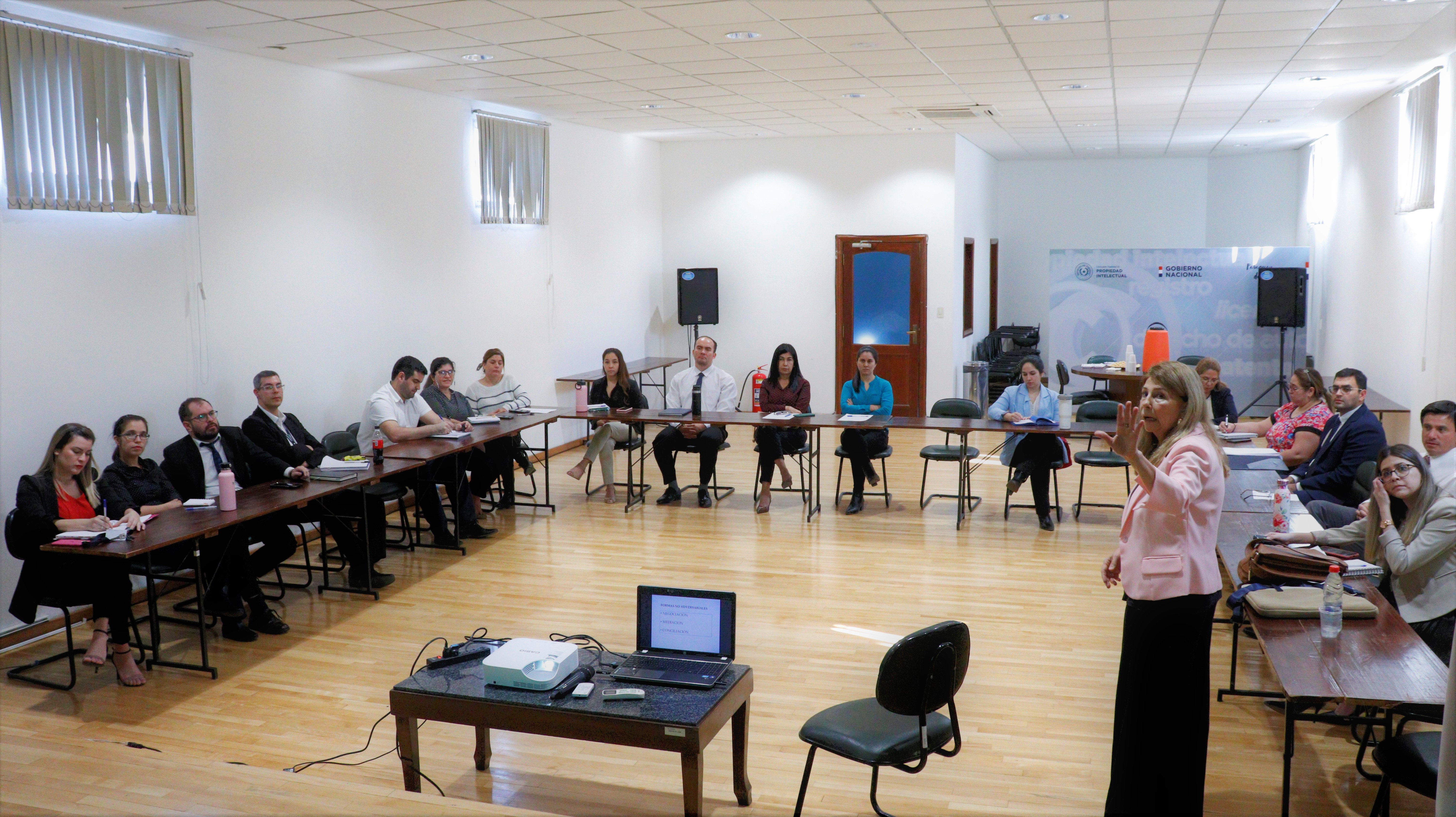 Funcionarios de la DINAPI prosiguen con capacitación en mediación de conflictos