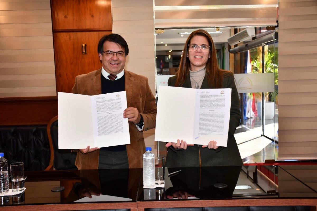 Acuerdo entre la DINAPI y la UNE establece intercambio de conocimientos entre ambas instituciones. 
